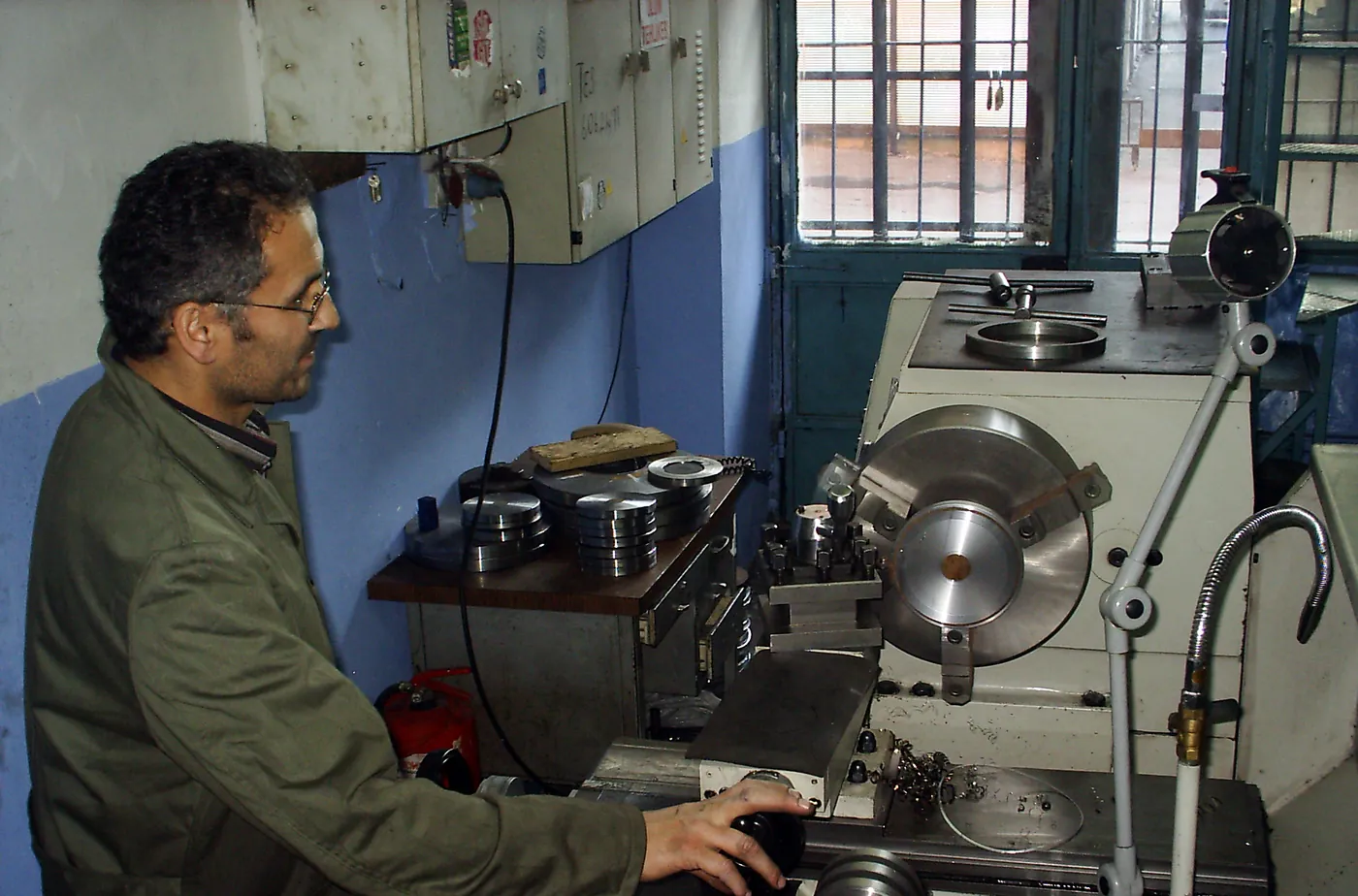Emsal Vana kurucusu Salim Hanifeoğlu torna tezgâhında, 2006